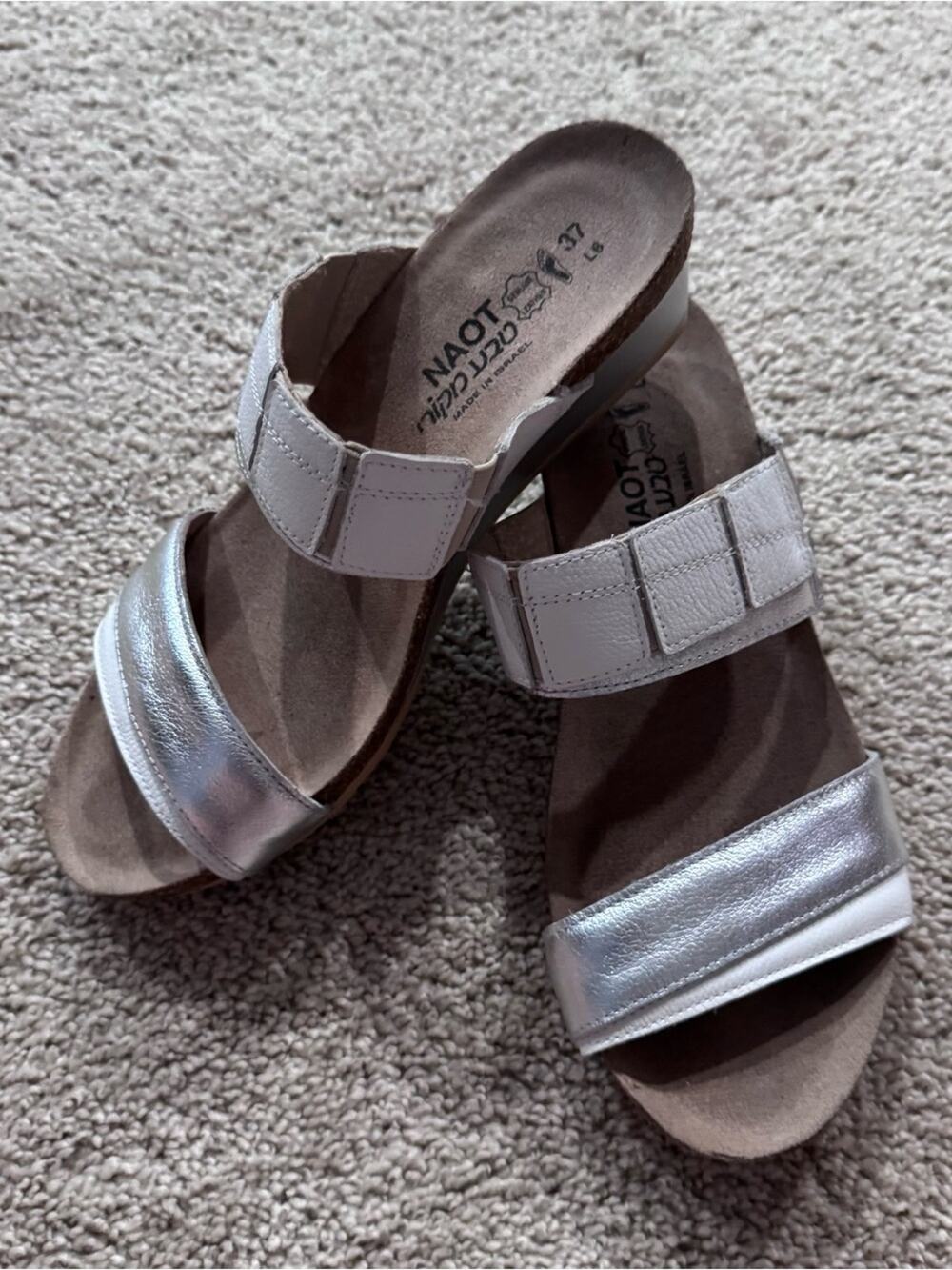 Naot Silver & White Slide Sandals Short Wedges Women’s Size 37 / US Size 6 Cork